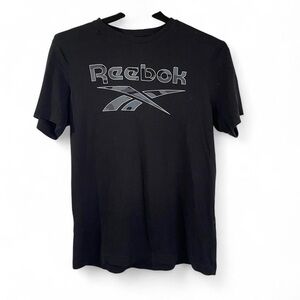 Reebok V-Neck T-Shirt Black Size M Streetwear Athletic Short Sleeve Tee